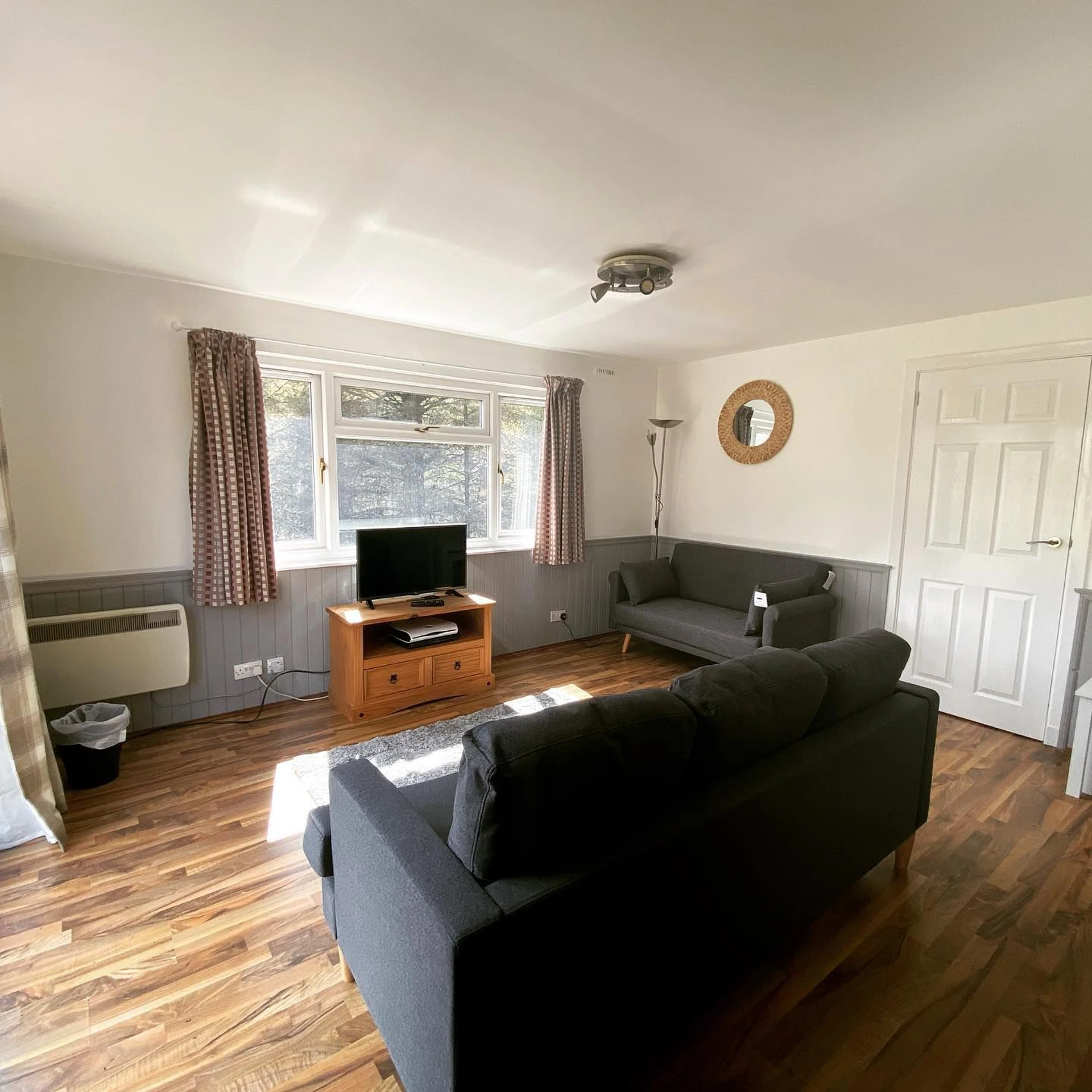 Islay - No. 16 (pet free) Image 1