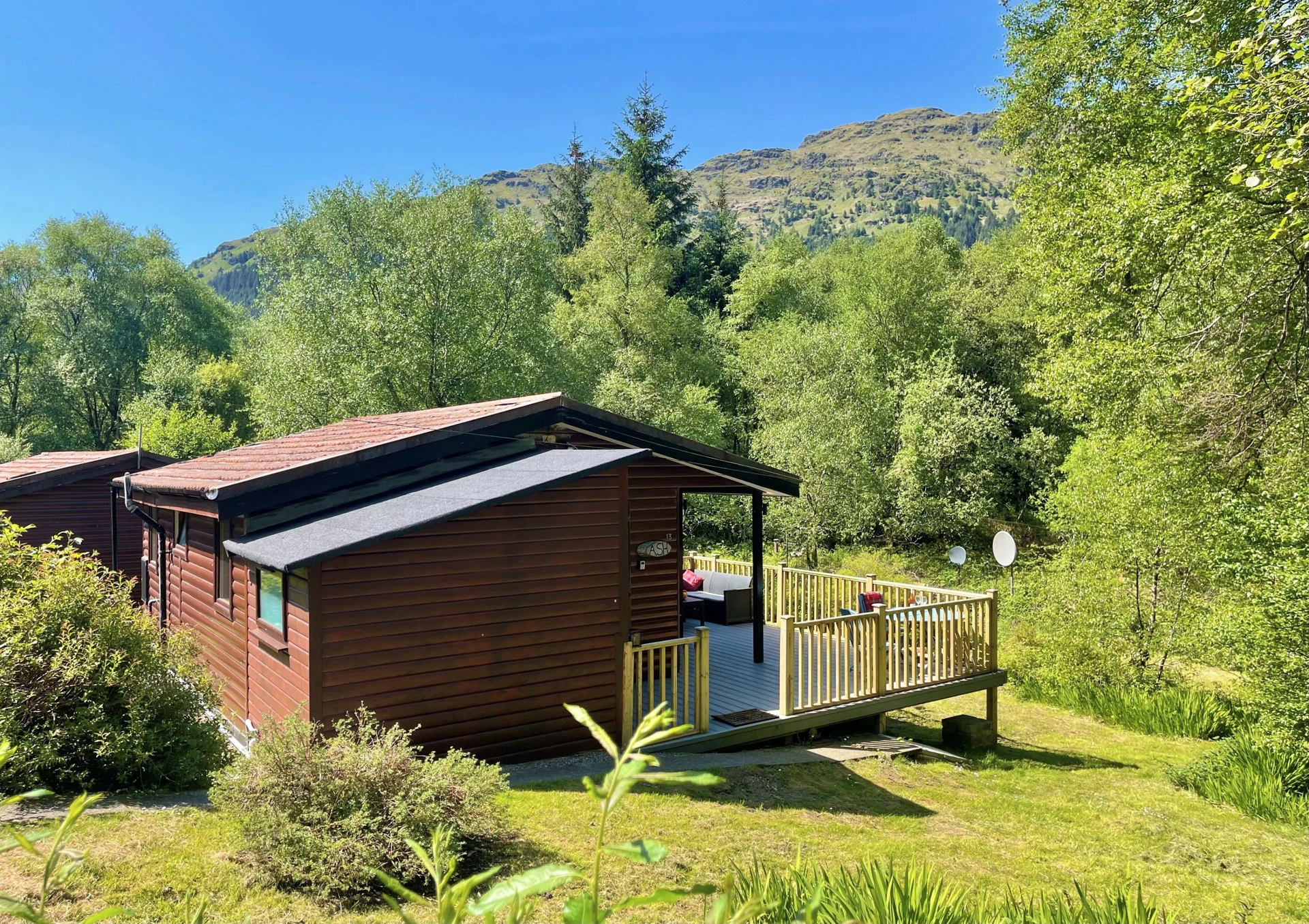 Ash Lodge with hot tub Image 1