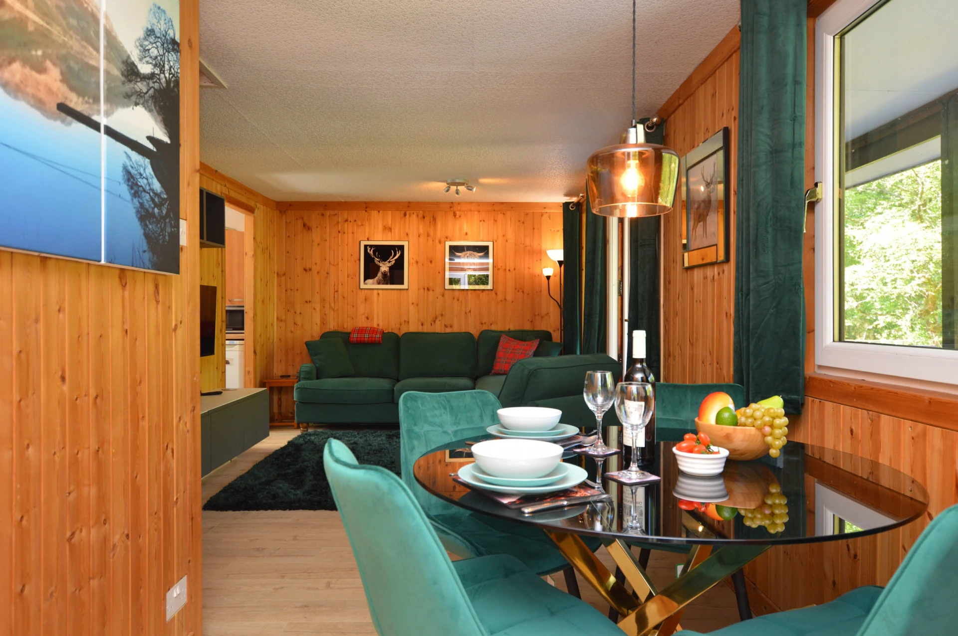 Ash Lodge with hot tub Image 1