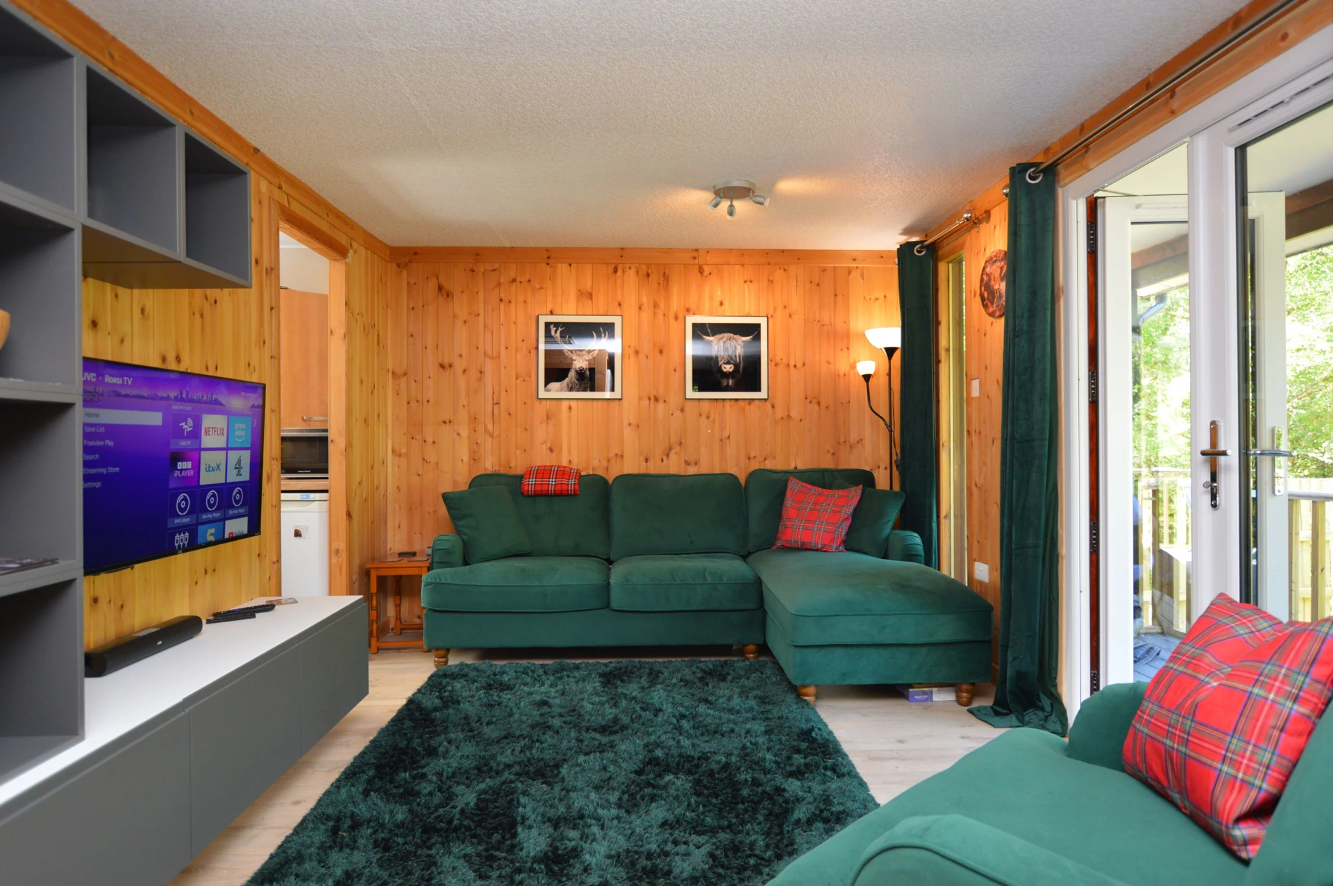 Ash Lodge with hot tub Image 1