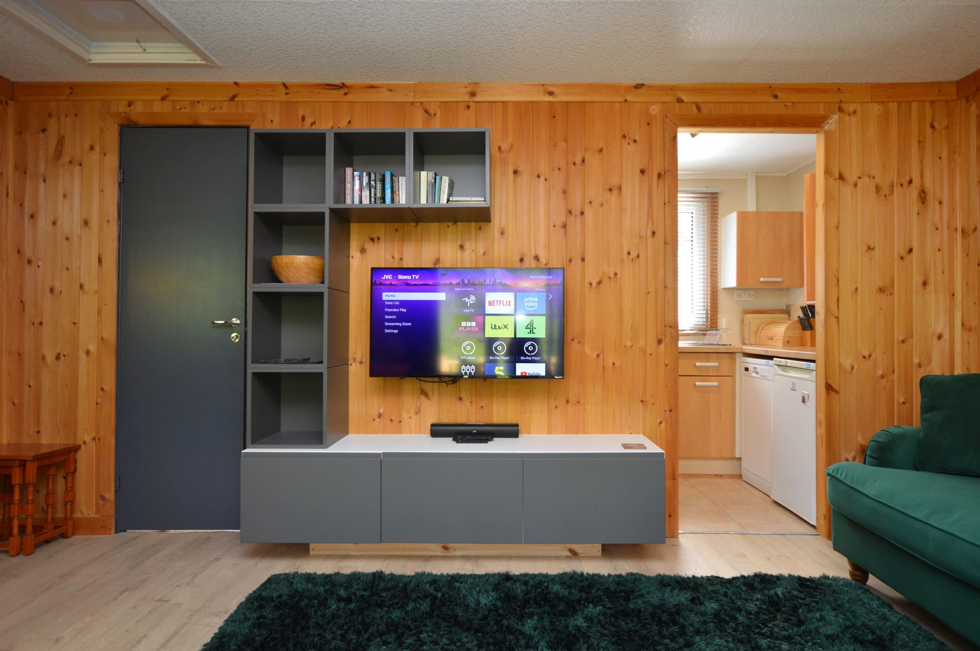 Ash Lodge with hot tub Image 1