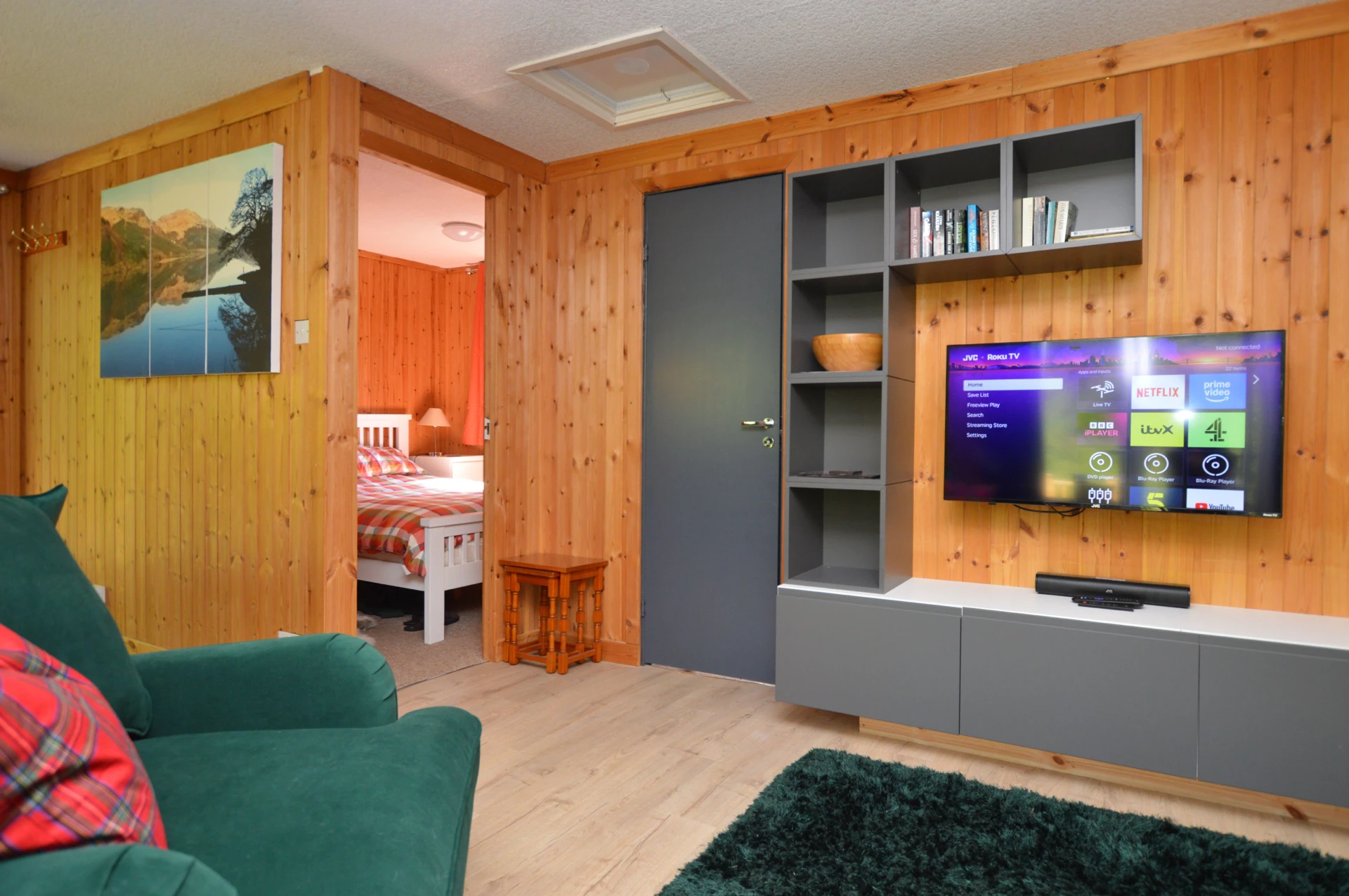 Ash Lodge with hot tub Image 1