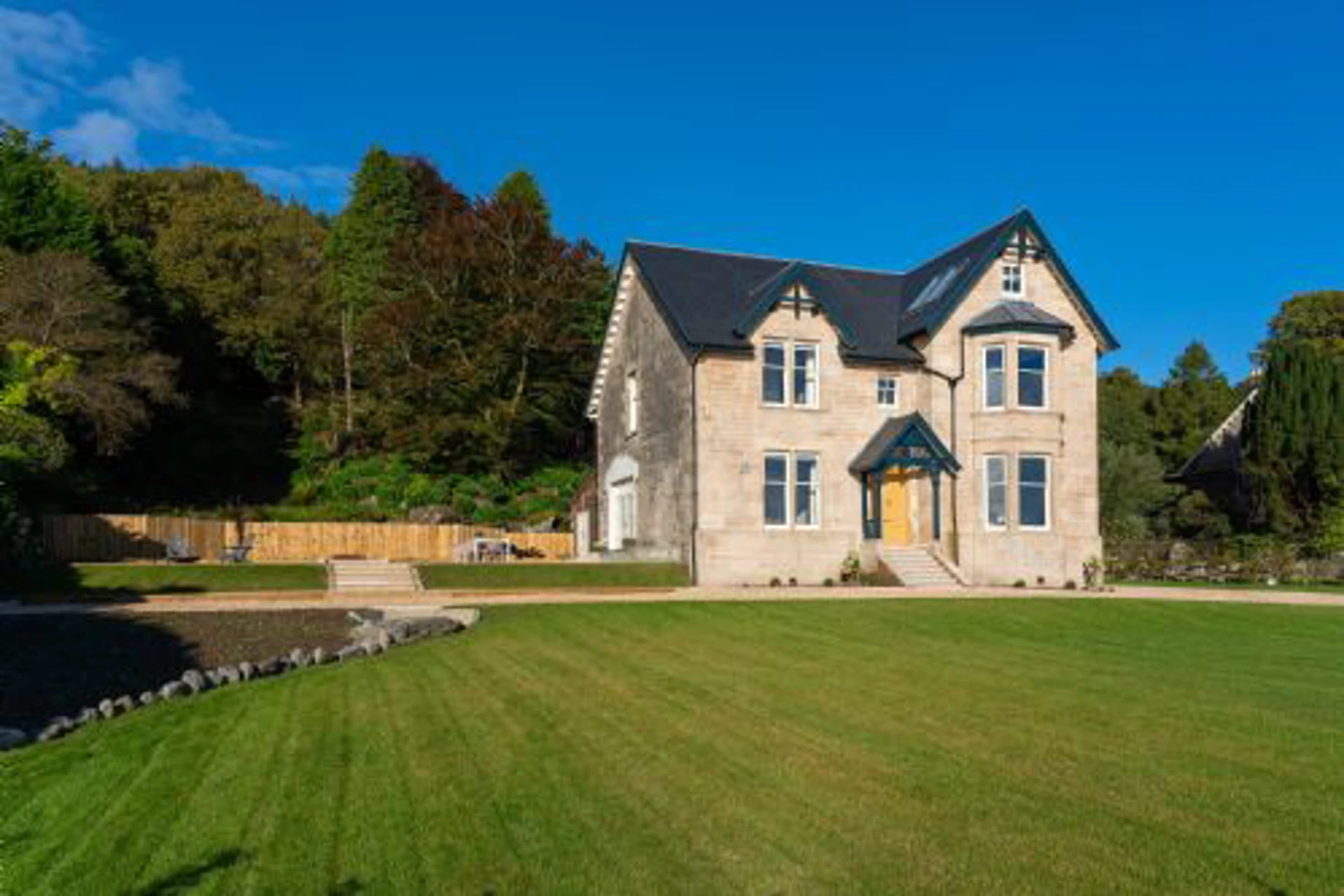 The Hollies, Tighnabruaich Image 1