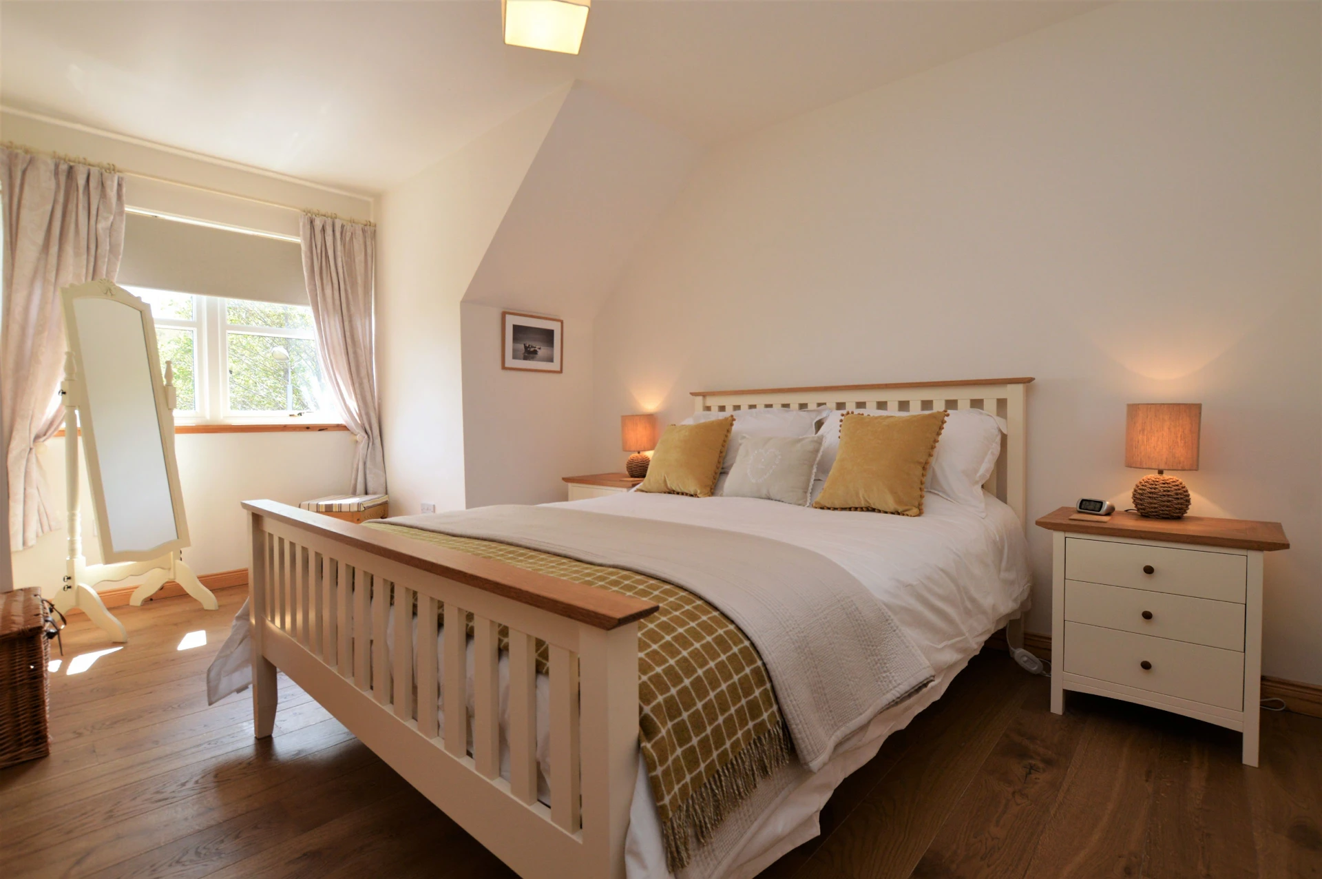 High Beach Cottage Image 1