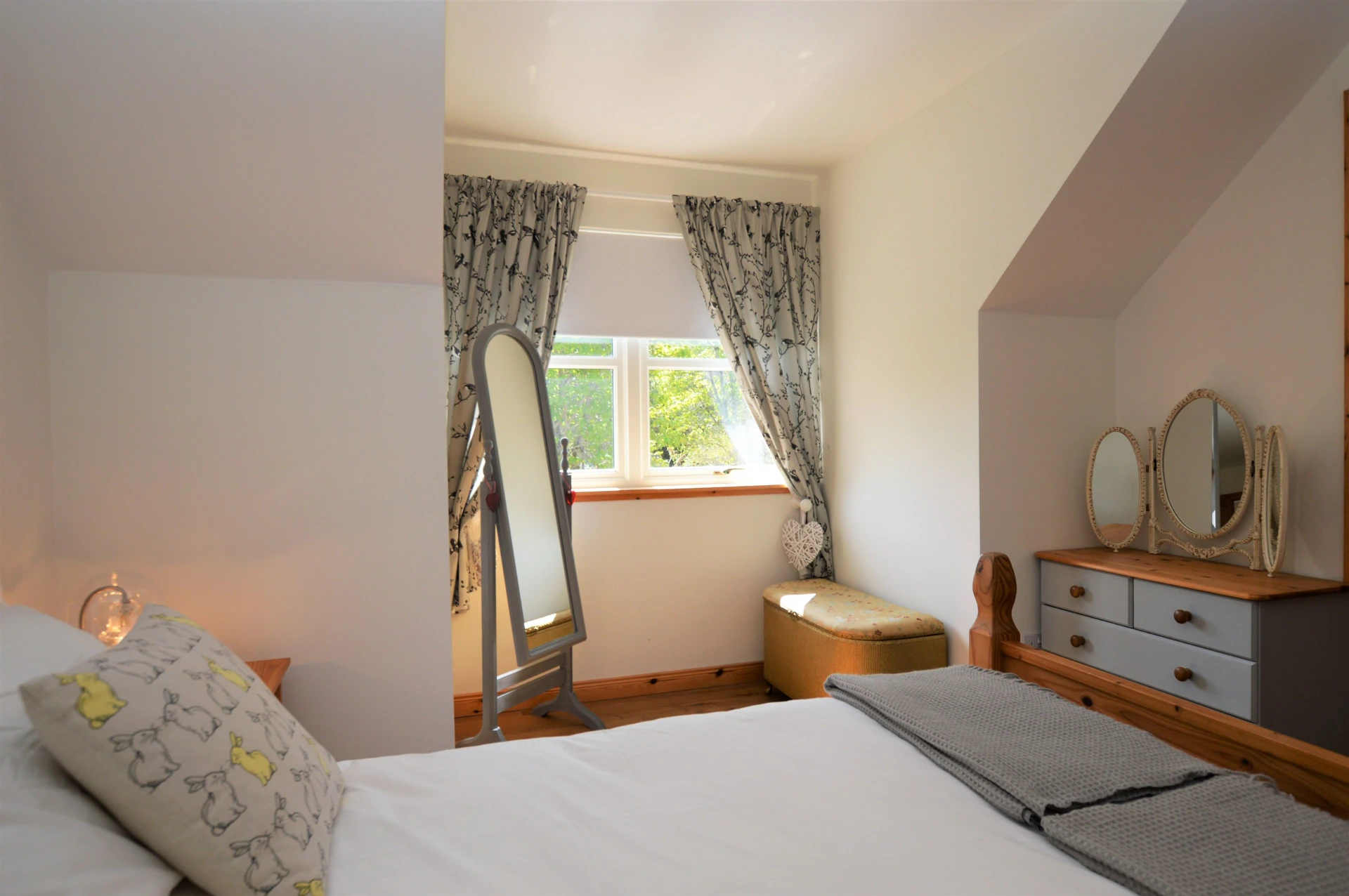 High Beach Cottage Image 1