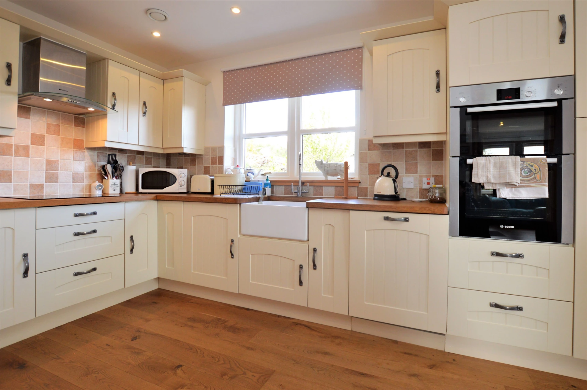 High Beach Cottage Image 1