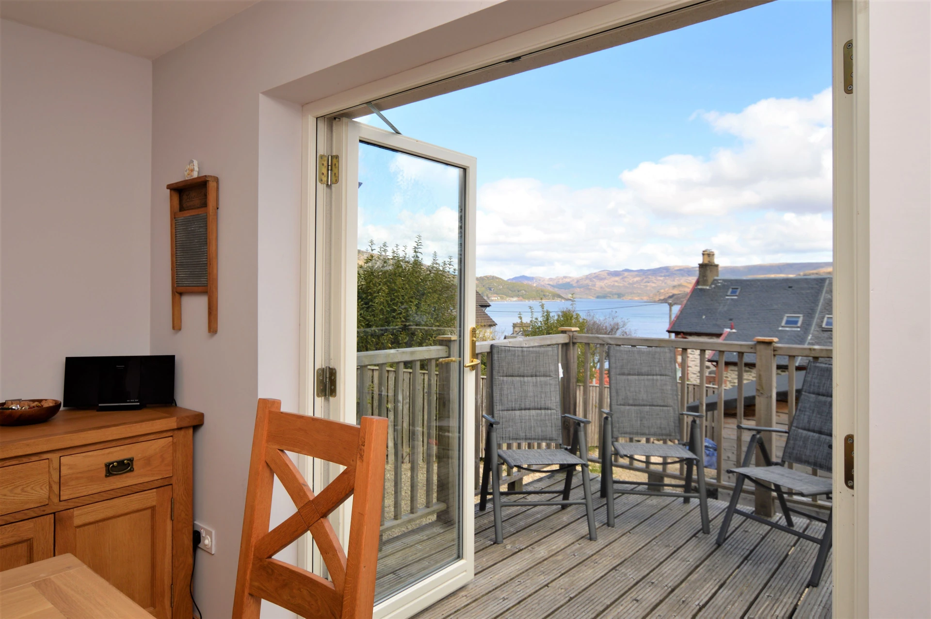 High Beach Cottage Image 1