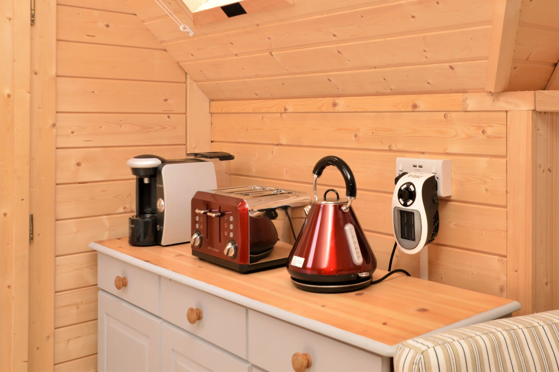 Seal Point Cabin Image 1