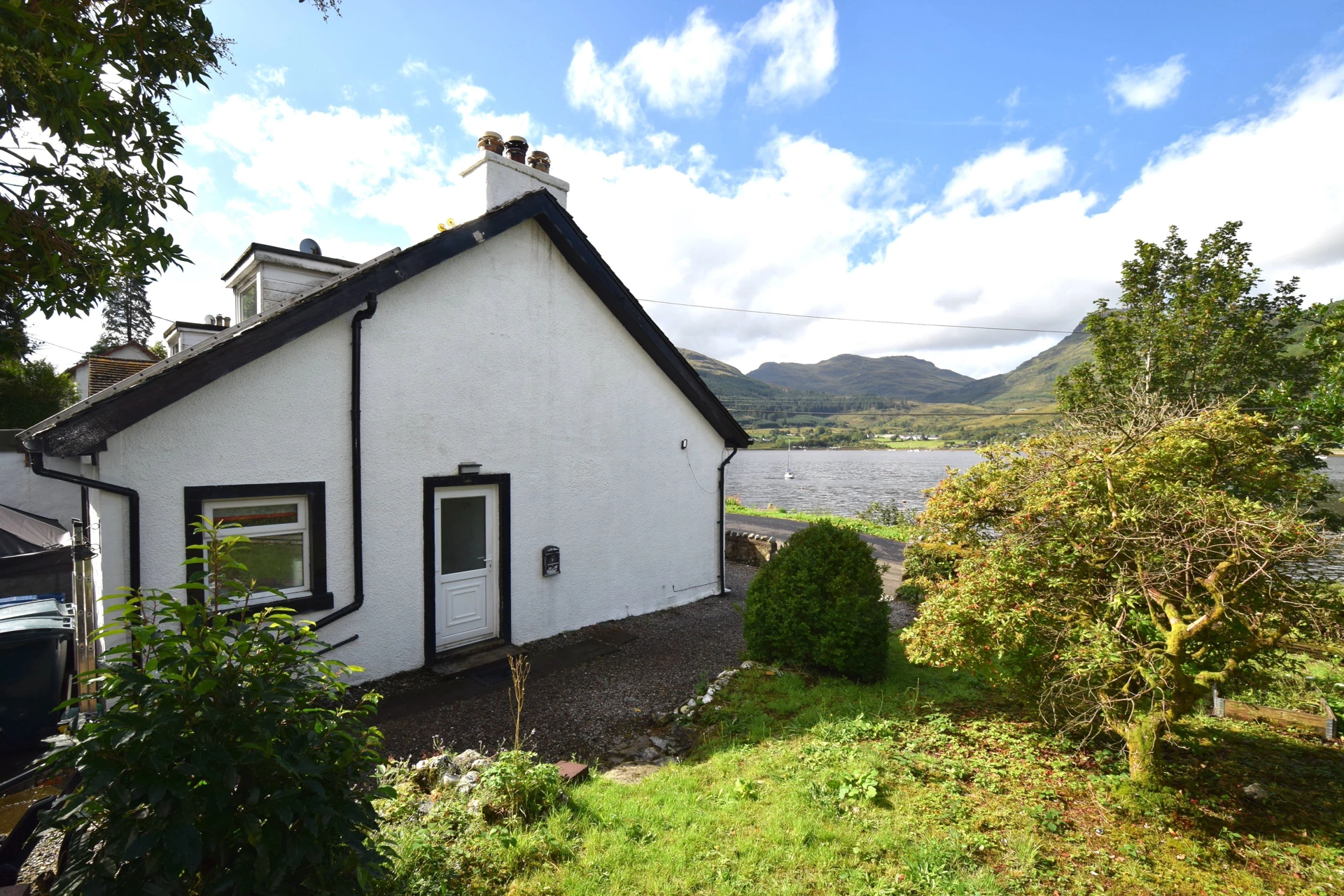 1 Planetree Cottage - Loch View Image 1