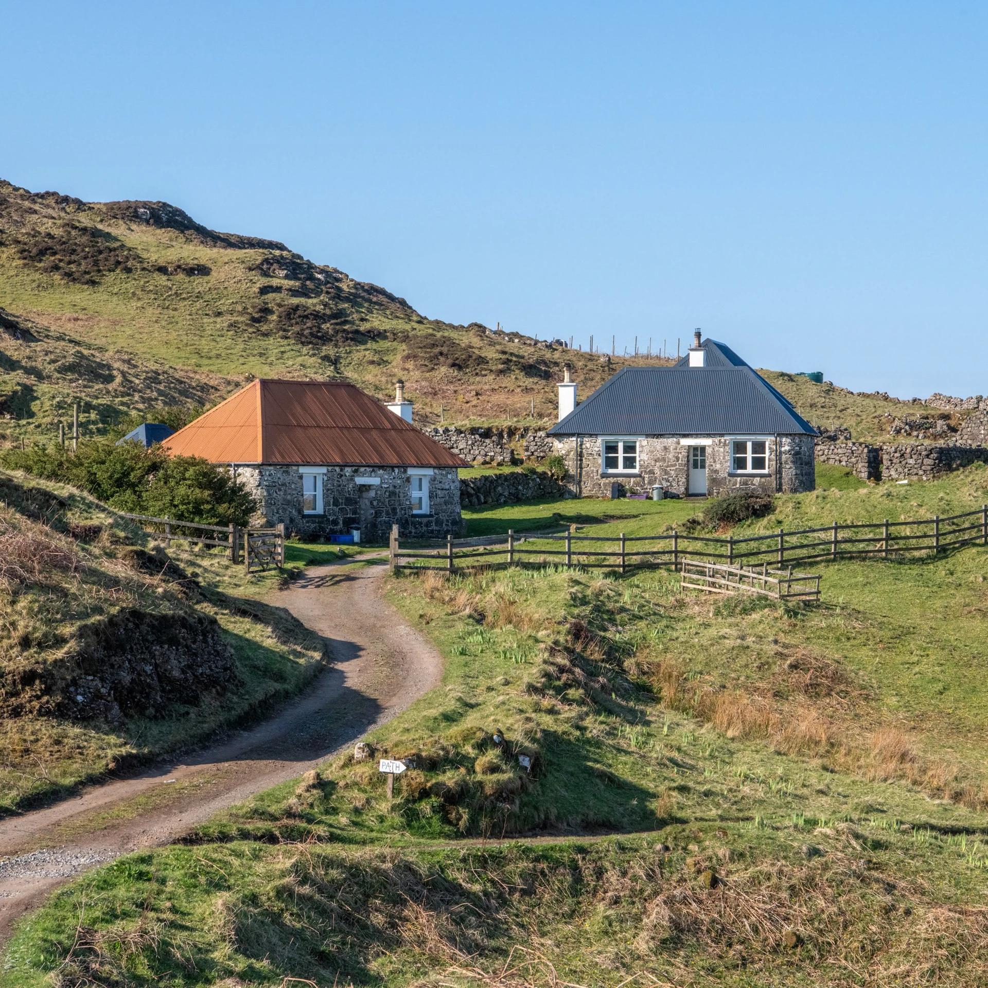 Middle Cottage Image 1