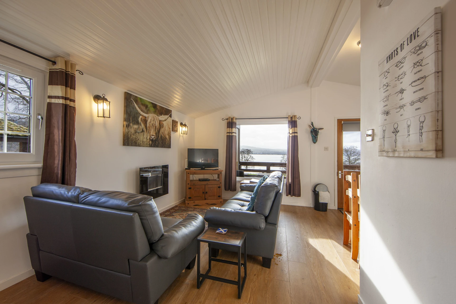 Oak Tree Lodge Image 1