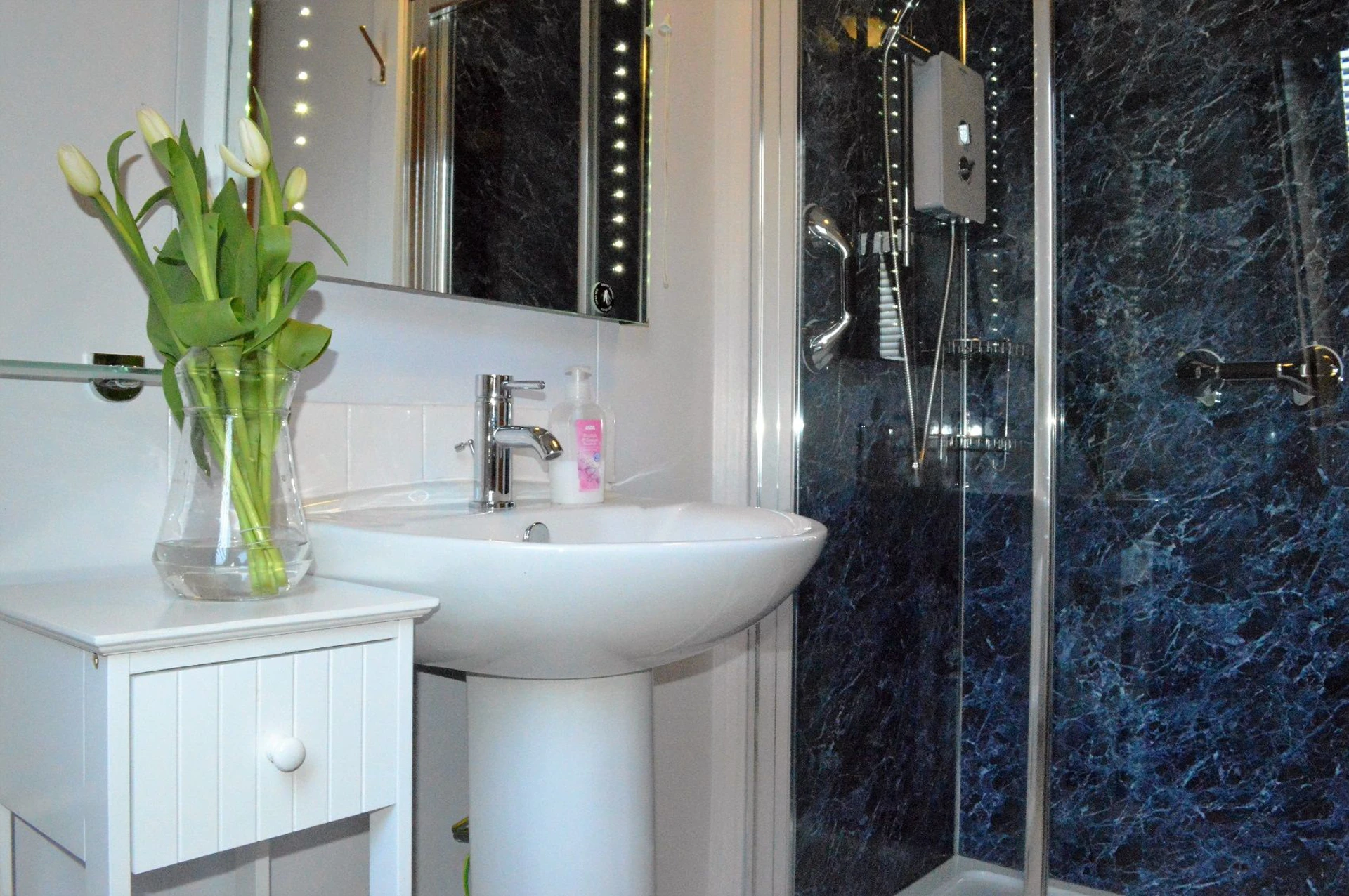 Loch View Lodge Image 1