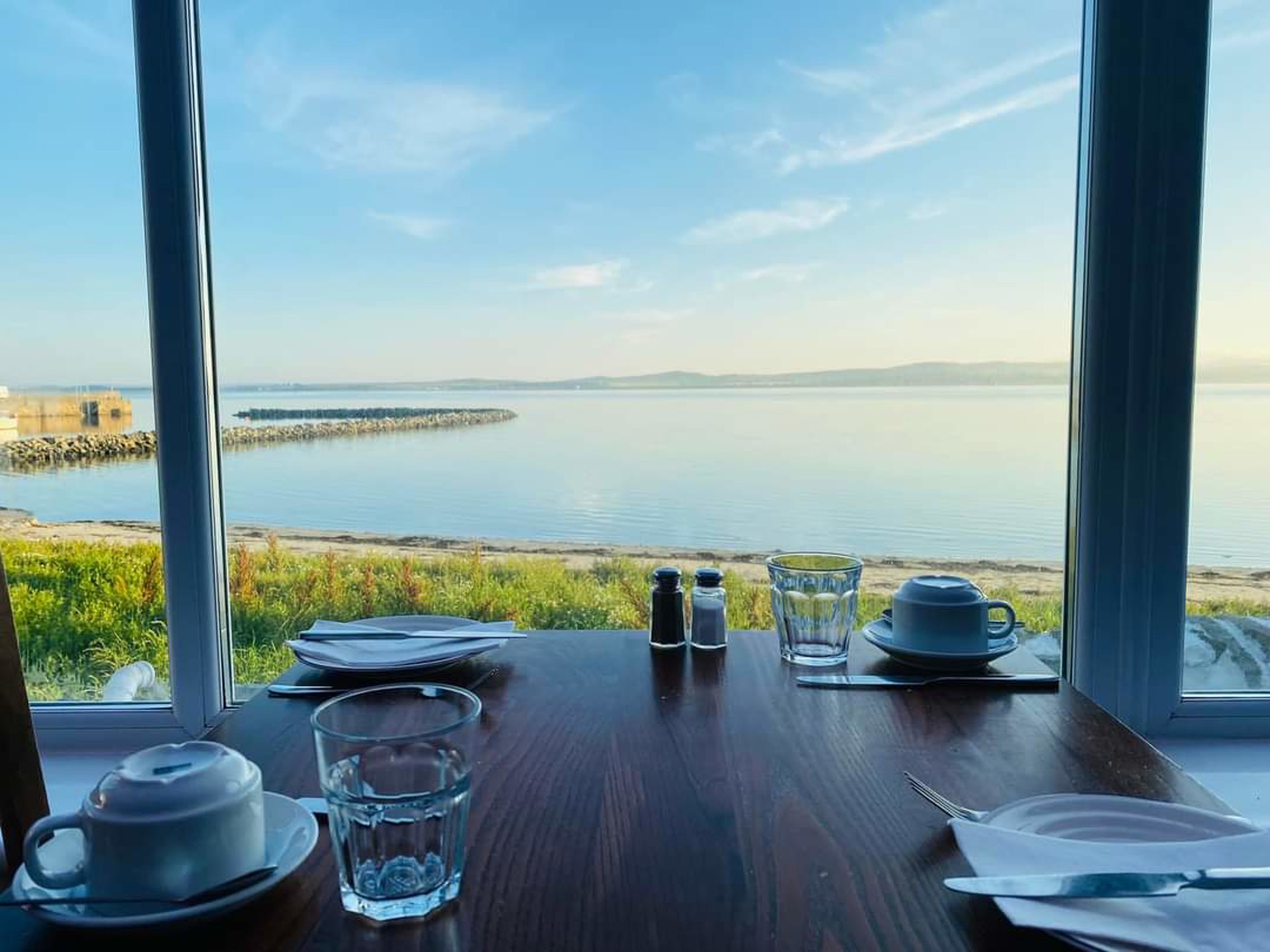 Background image - lochside_restaurant_view.jpg