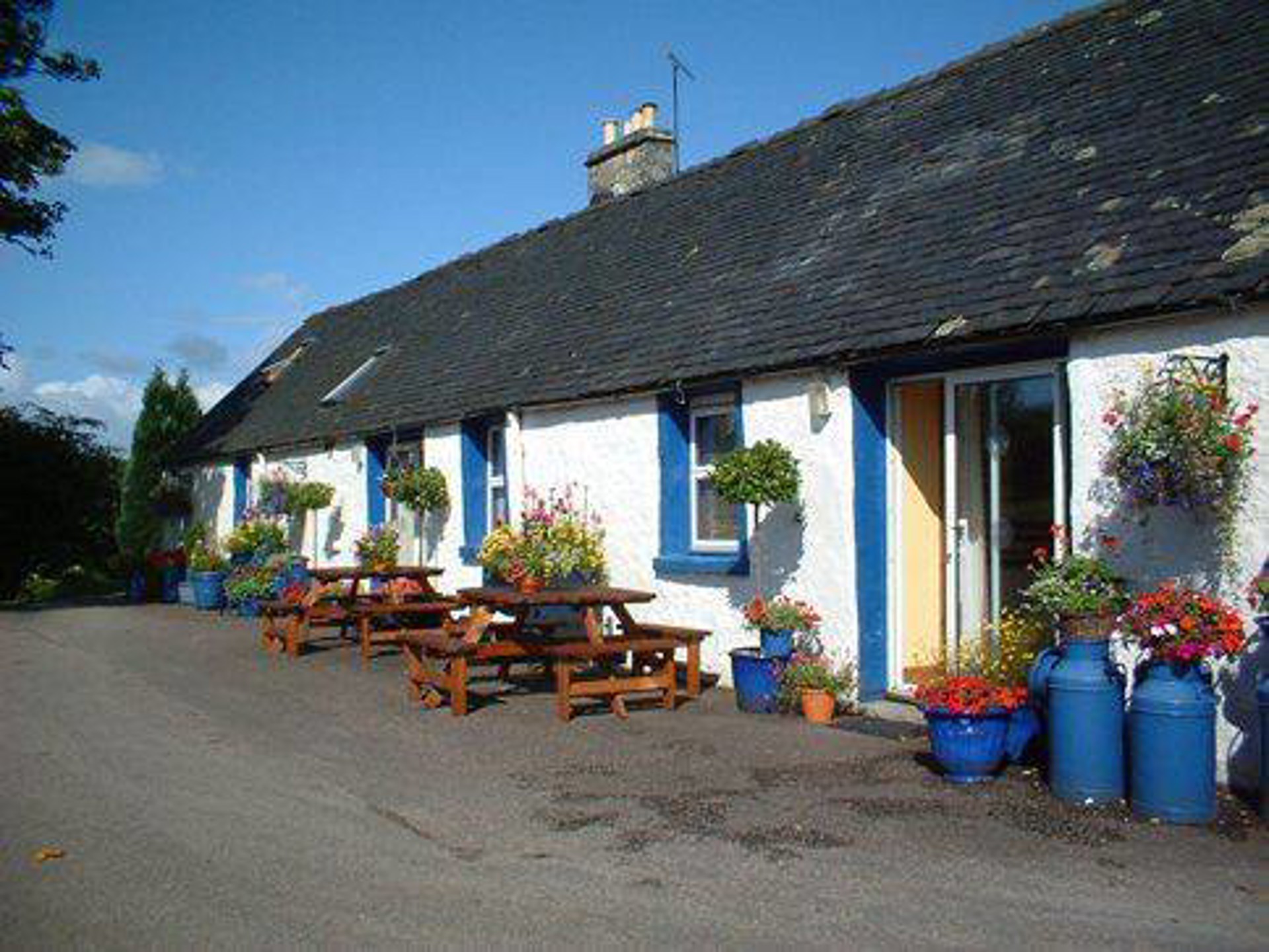 Background image - achnashelloch_cottage.jpg