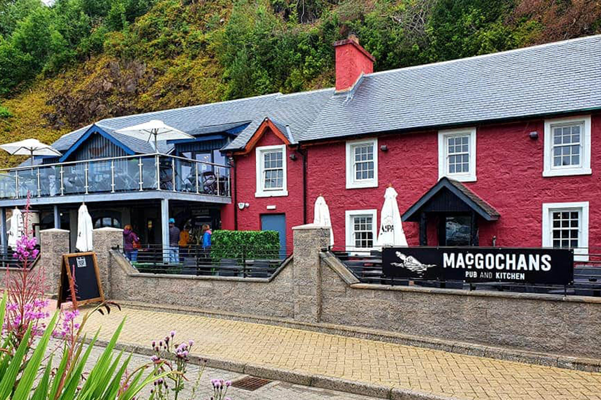 Background image - macgochans_exterior.jpeg