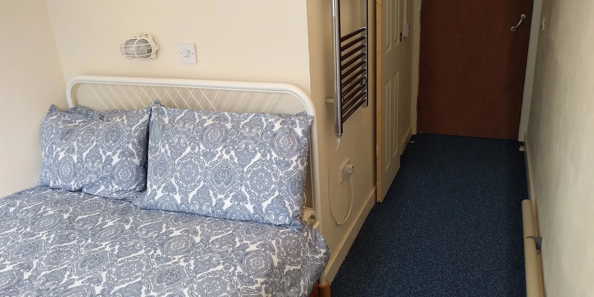 'BUTE' Double Ensuite Room