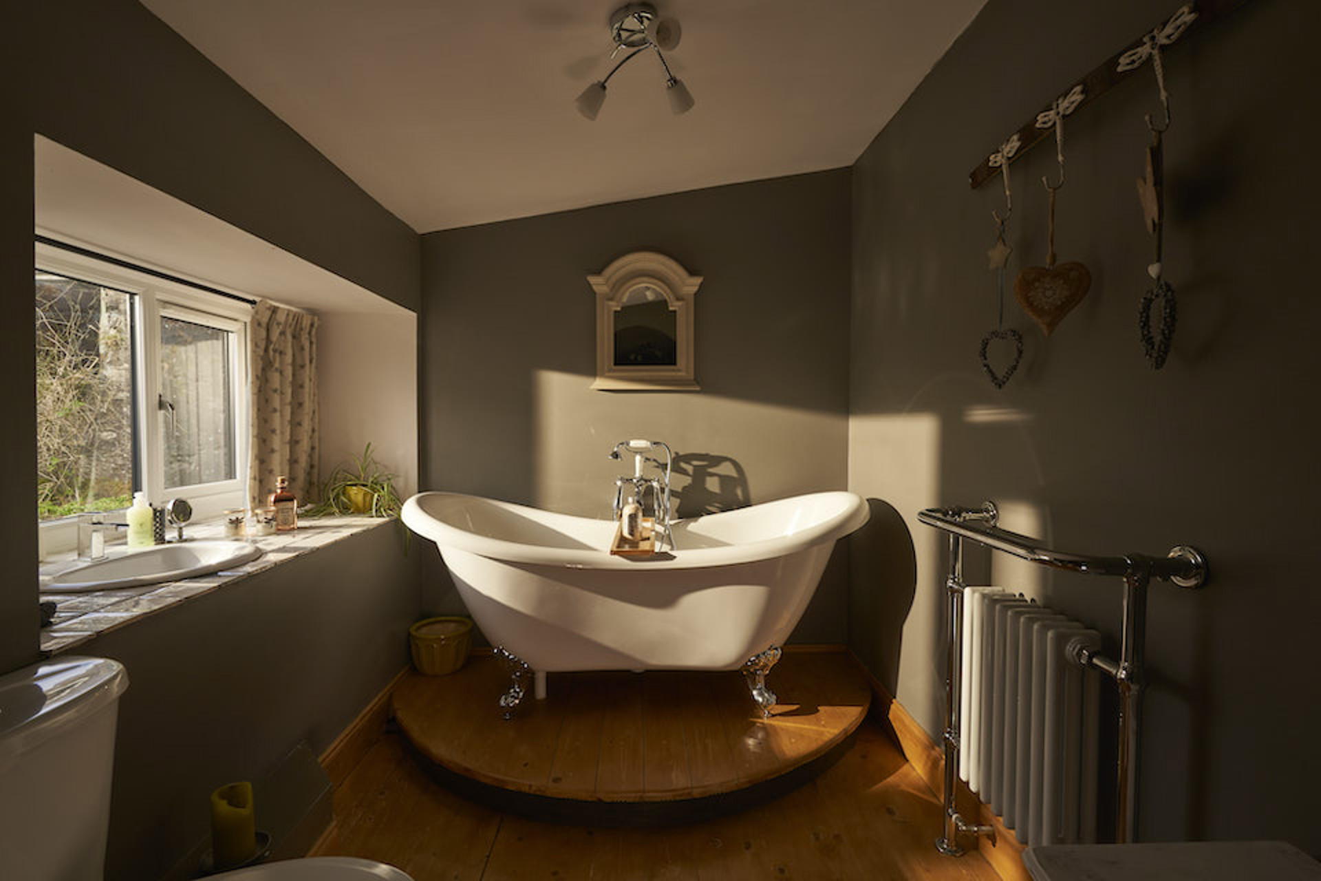 Background image - holiday-cottages-west-coast-fyne-byre-lo-res-106.jpg